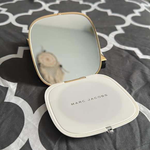 NIB Marc Jacobs O!Mega Glaze All-Over Foil
Luminizer Illuminator - Picture 4 of 5